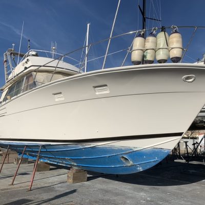 Bertram 46.6 vue tribord à terre Empuriabrava