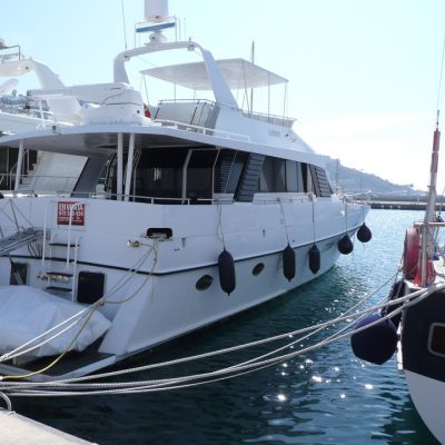 4 Edership 60 vue arrière tribord