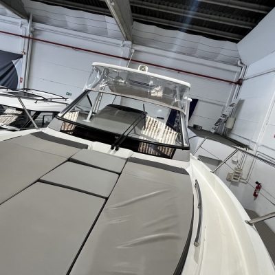 Jeanneau Cap Camarat 10,50 WA bain de soleil avant Empuriabrava