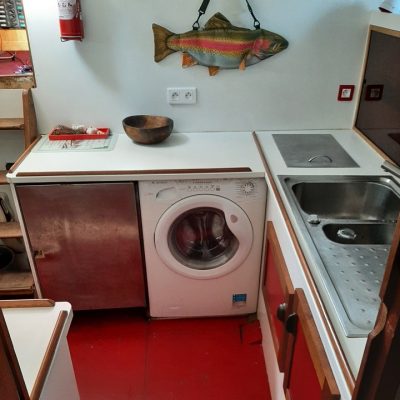 AMIRA - CURTIS LOOE - cuisine- lave linge- frigo Empuriabrava