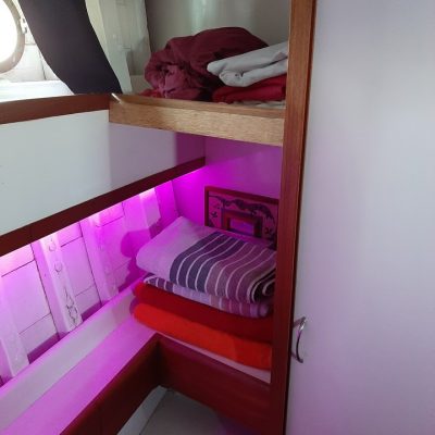 AMIRA - CURTIS LOOE - mid cabin Empuriabrava