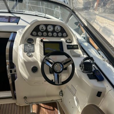 Bavaria 35 Sport poste de pilotage Empuriabrava