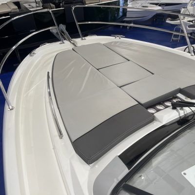 Jeanneau Cap Camarat 10,50 WA bain de soleil arrière Empuriabrava