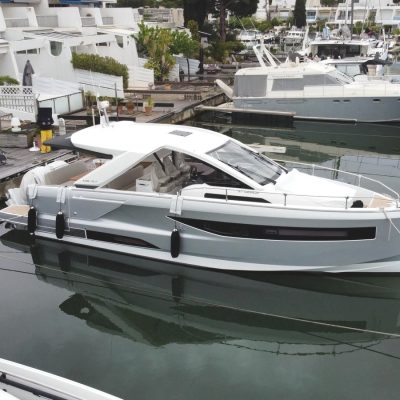 Jeanneau DB 37 vue tribord Empuriabrava.