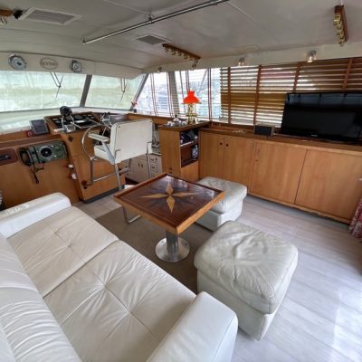 Bertram 46.6 salon2 Empuriabrava.jp