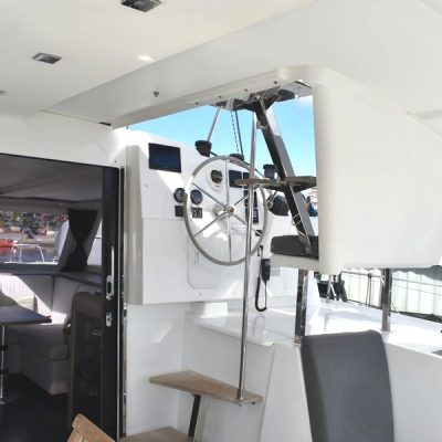 Fountaine Pajot isla 40 vue cockpit Fountaine Pajot isla 40 vue arrière babord Empuriabrava