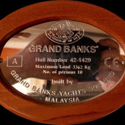 6 GRAND BANKS 42 PLAQUE CONSTRUCTEUR