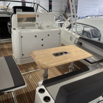 Jeanneau Cap Camarat 10,50 WA salon intérieur Empuriabrava