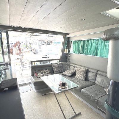 7 Ferretti 52 Altura salon