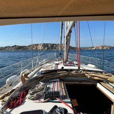 Jeanneau Sun Odyssey 49.1 pont avant Empuriabrava