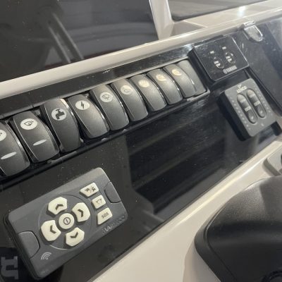 Jeanneau Cap Camarat 10,50 WA tableau de bord Empuriabrava