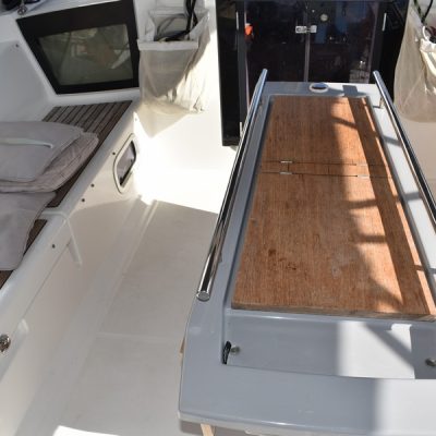 9 - OCEANIS 45 - BENETEAU - cockpit - table centrale empuriabrava